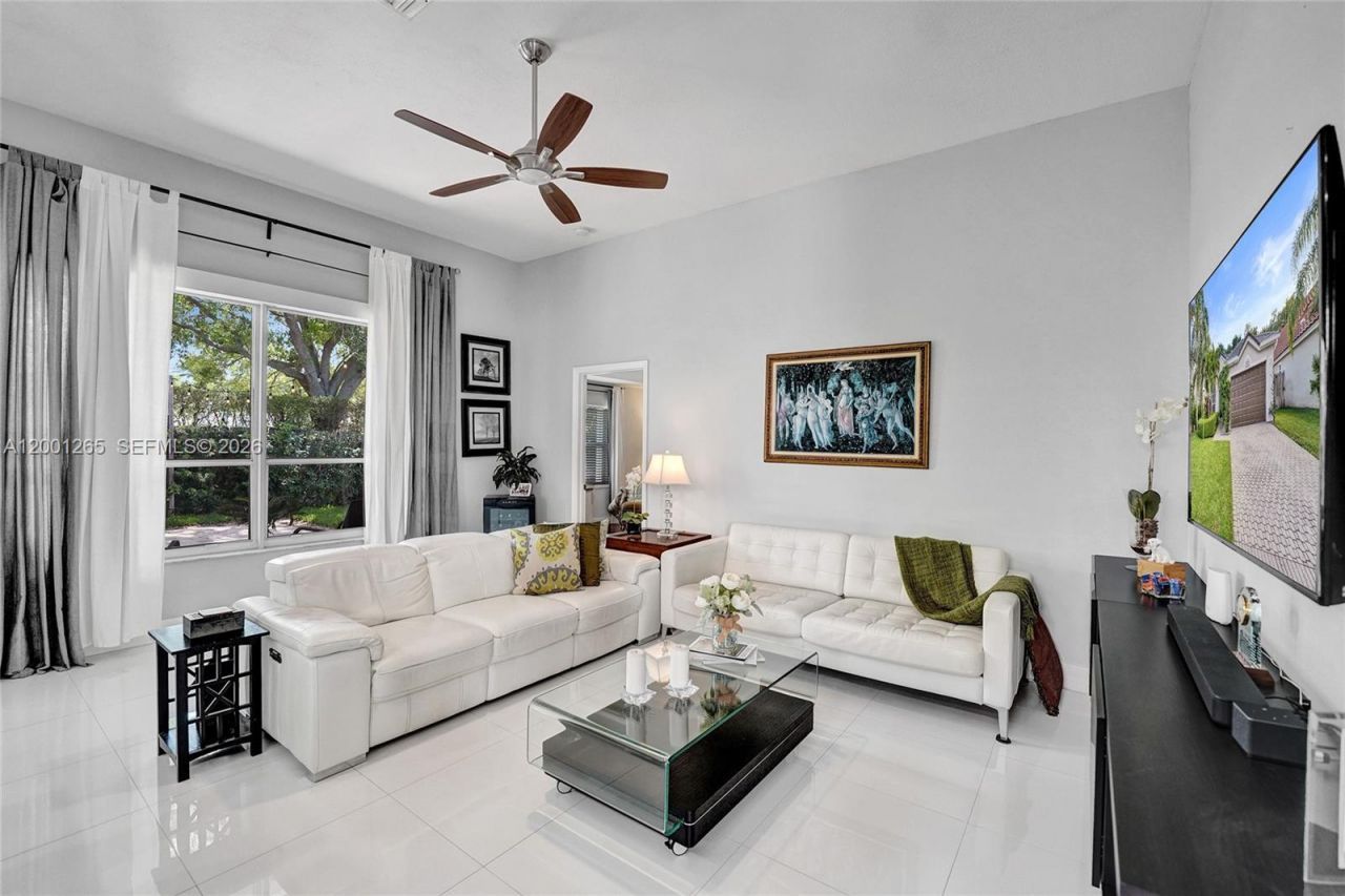 1445 NW 143rd Ave, Pembroke Pines, FL 33028 Photo