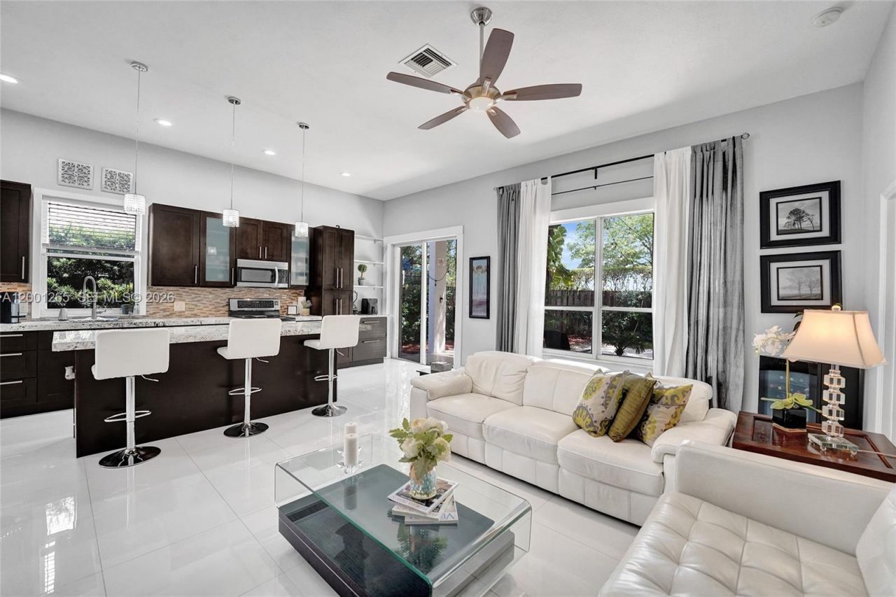 1445 NW 143rd Ave, Pembroke Pines, FL 33028 Photo