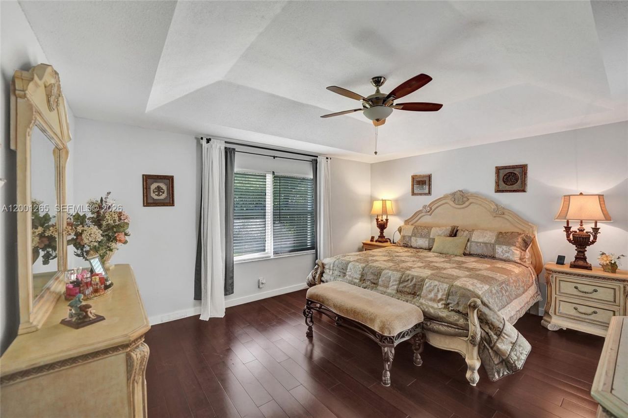 1445 NW 143rd Ave, Pembroke Pines, FL 33028 Photo