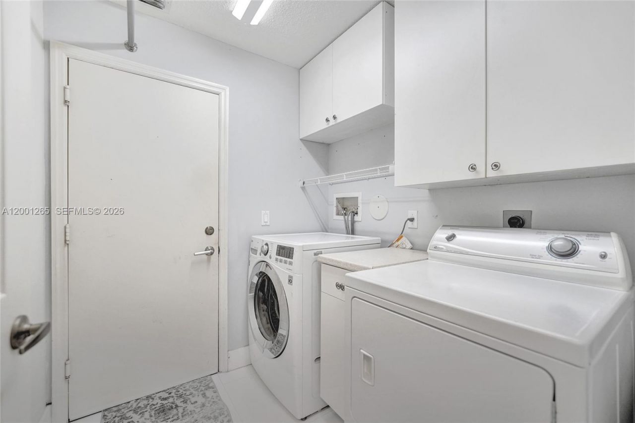 1445 NW 143rd Ave, Pembroke Pines, FL 33028 Photo