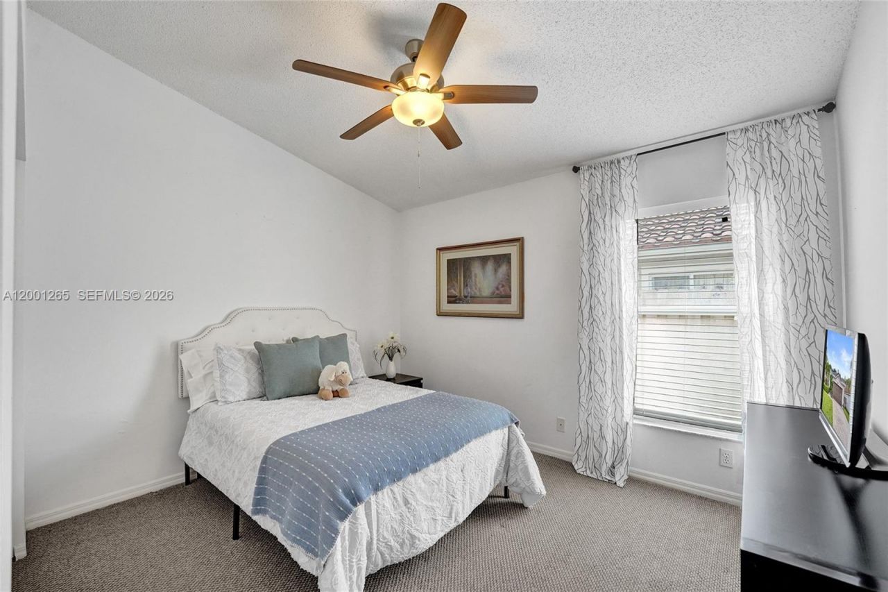 1445 NW 143rd Ave, Pembroke Pines, FL 33028 Photo