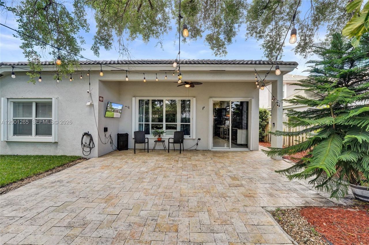 1445 NW 143rd Ave, Pembroke Pines, FL 33028 Photo