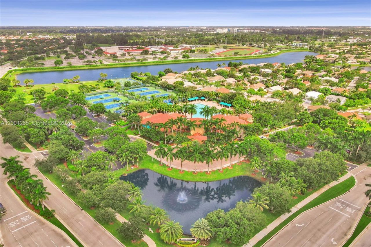 1445 NW 143rd Ave, Pembroke Pines, FL 33028 Photo