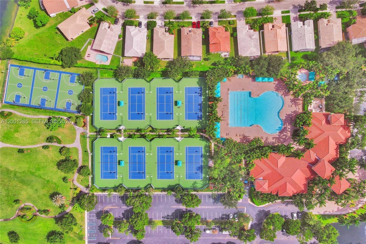 1445 NW 143rd Ave, Pembroke Pines, FL 33028 Photo