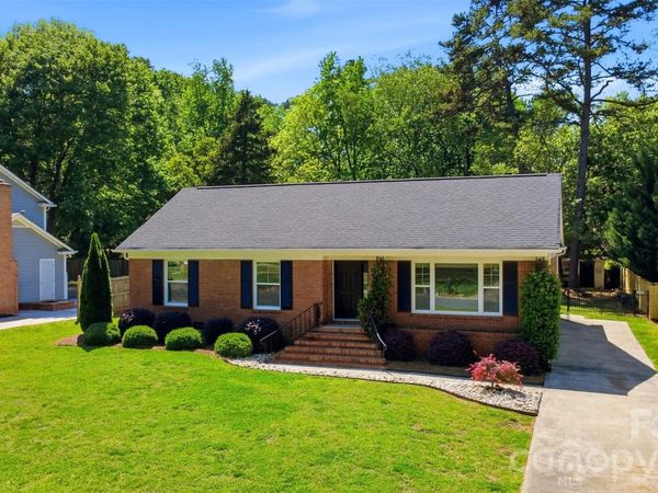 7735 Surreywood Place, Charlotte, NC 28270