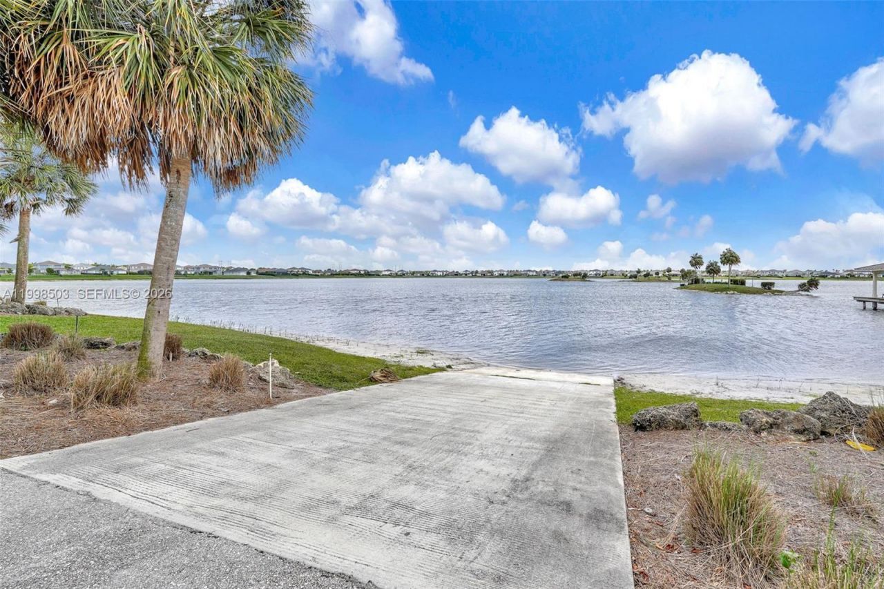 1368 Haywagon Trl, Loxahatchee, FL 33470 Photo