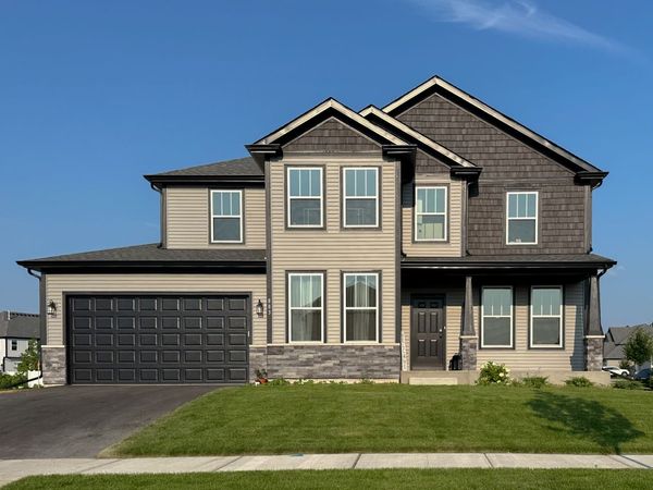 5916 Woody Creek Lane , Bettendorf, IA 52722