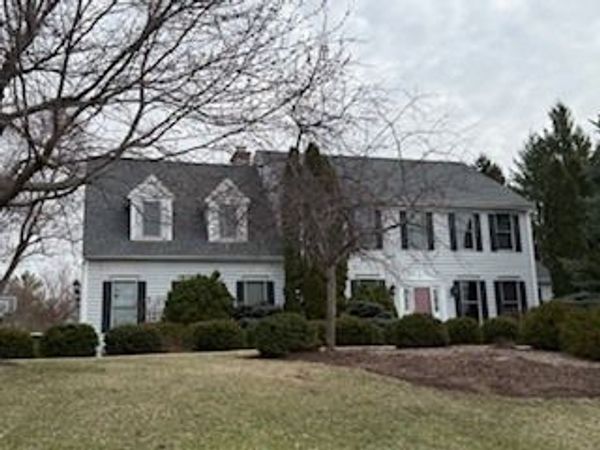 185 Sycamore Drive, Hawthorn Woods, IL 60047