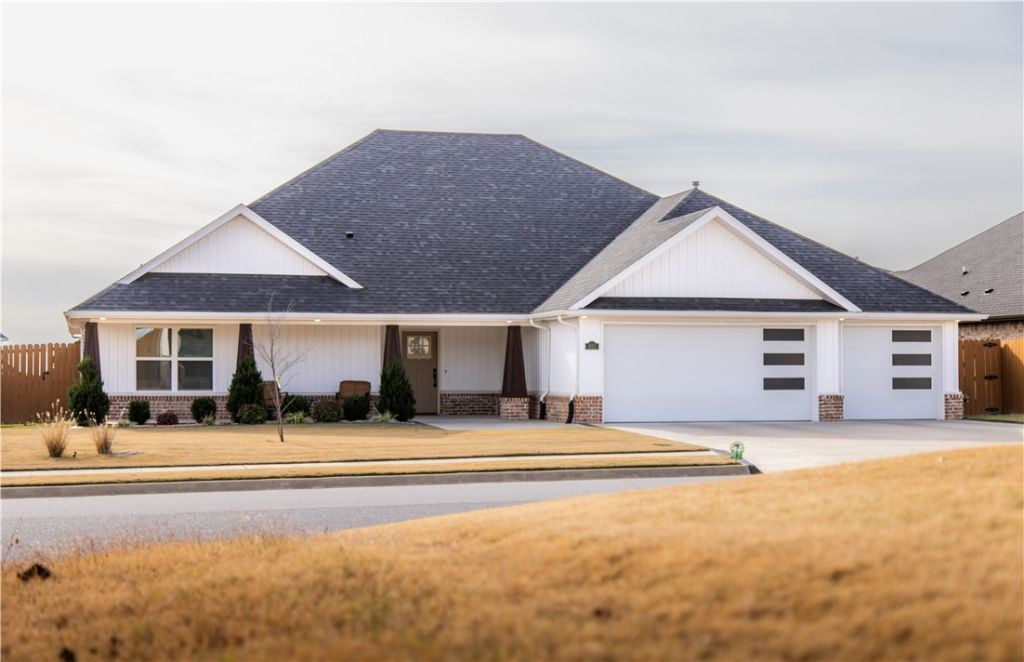 611 Morgan Street, Centerton, AR 72719 Main Photo