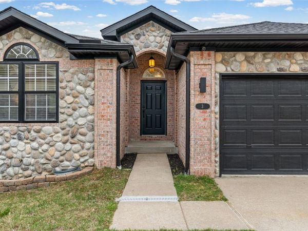 3 Valley View Circle, Bentonville, AR 72712