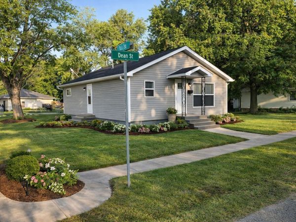 1328 Dean Street , Centralia, IL 62801