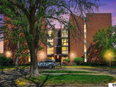 3702 Jackson Street, Unit 201, Omaha, NE 68105