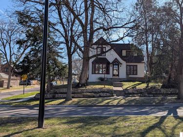 2400 Bradfield Drive, Lincoln, NE 68502