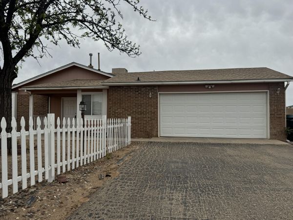 556 Apache Loop SW, Rio Rancho, NM 87124
