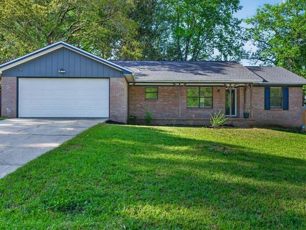 121 Campbell Avenue, Crestview, FL 32536