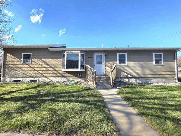 1204 SW 8th Avenue, Aberdeen, SD 57401