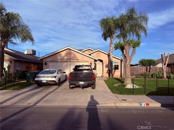 980 Redwood, Parlier, CA 93648