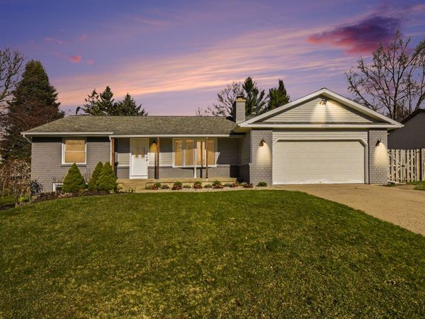 6593 Crownpointe Drive SW, Byron Center, MI 49315