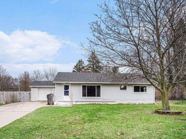 4990 Burlingame Avenue SW, Wyoming, MI 49509