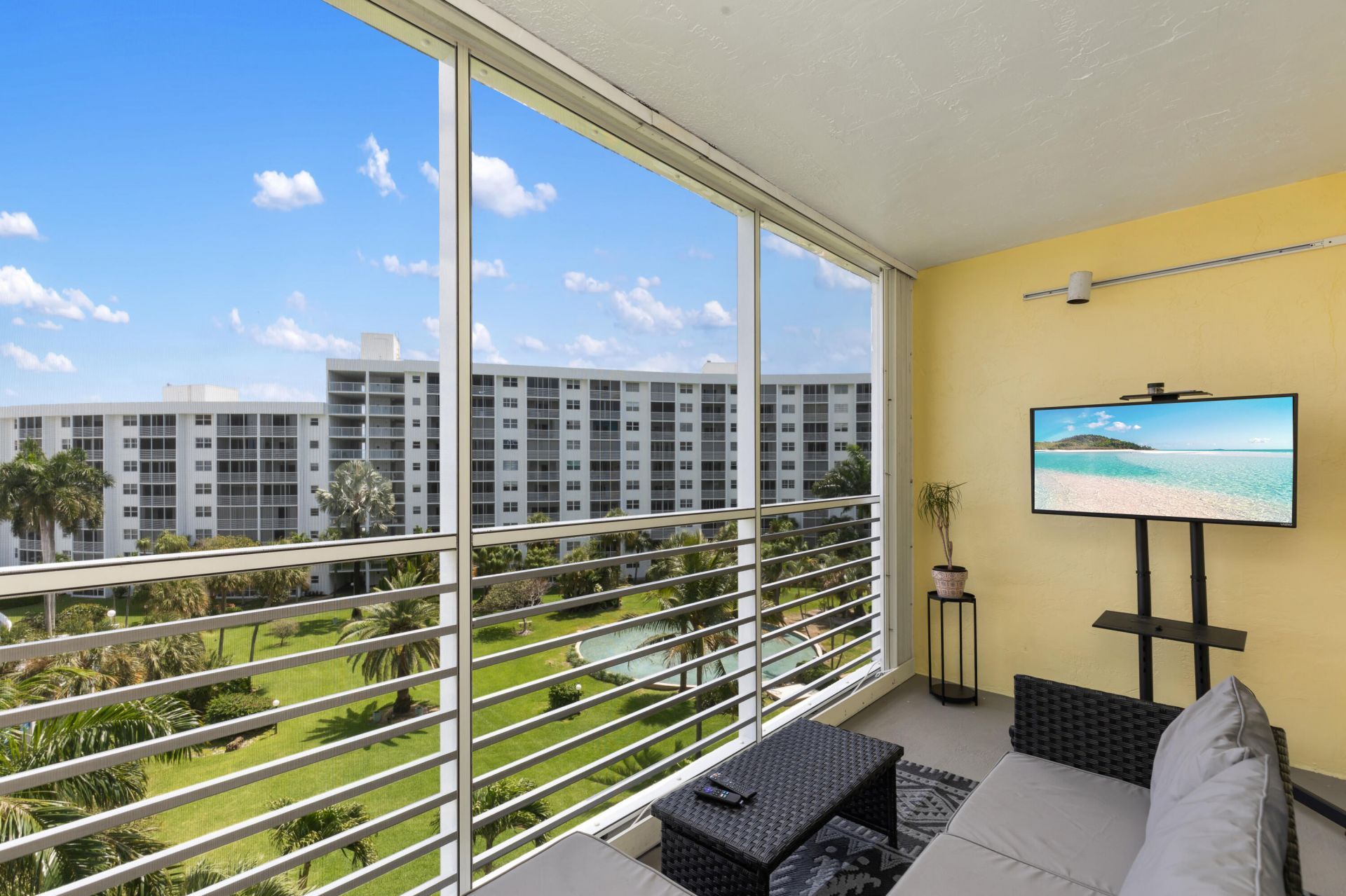 2731 NE 14th Street Causeway Ne, Unit Apt 612, Pompano Beach, FL 33062 Photo