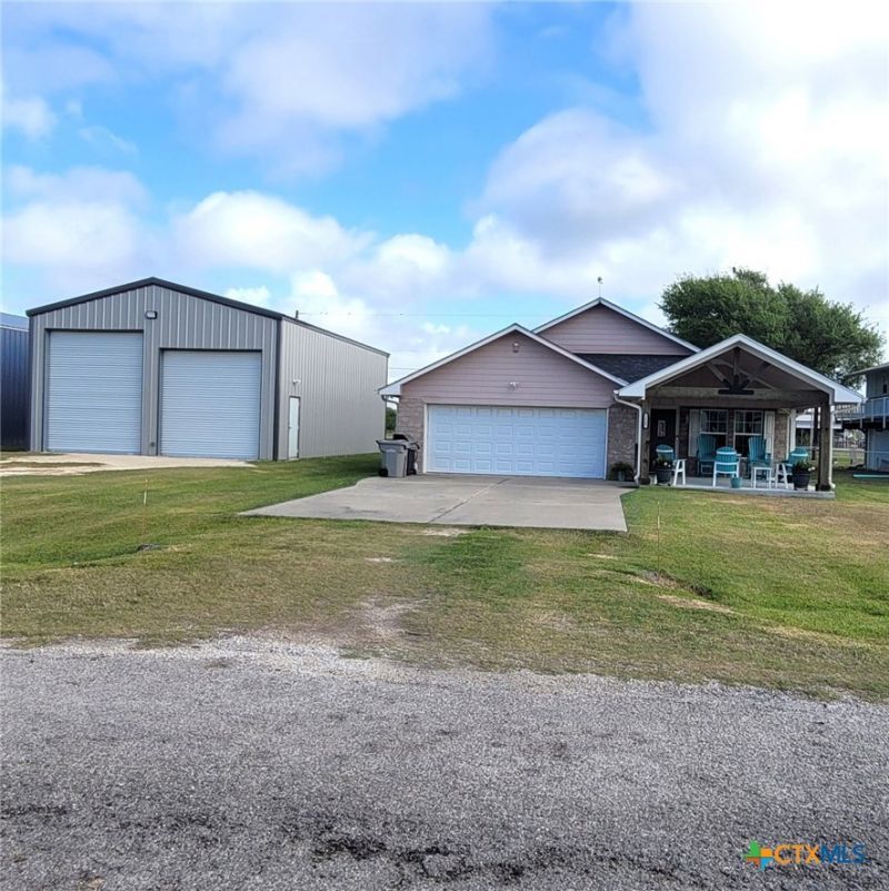 1404 W Baltimore Avenue, Seadrift, TX 77983 Main Photo