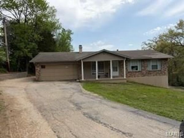 3524 Scenic Circle Drive, St Louis, MO 63129