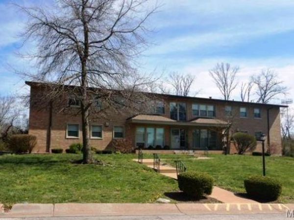 4 Delcrest Court , Unit 201, University City, MO 63124