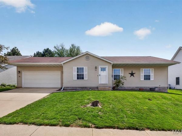 104 E Hunters Ridge, Valmeyer, IL 62295