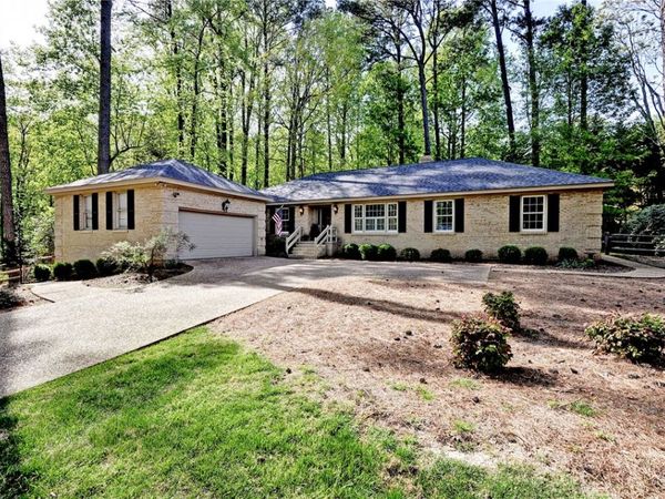 105 James Longstreet , Williamsburg, VA 23185