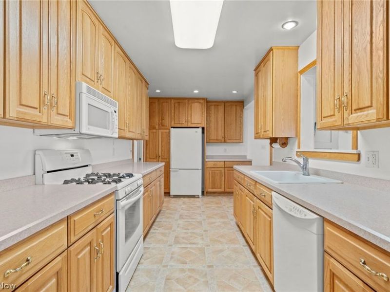 6617 Kingswood Drive, Mayfield Heights, OH 44124 Photo 11