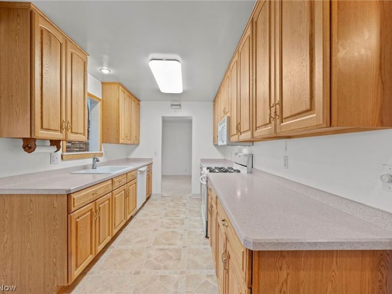 6617 Kingswood Drive, Mayfield Heights, OH 44124 Photo 12