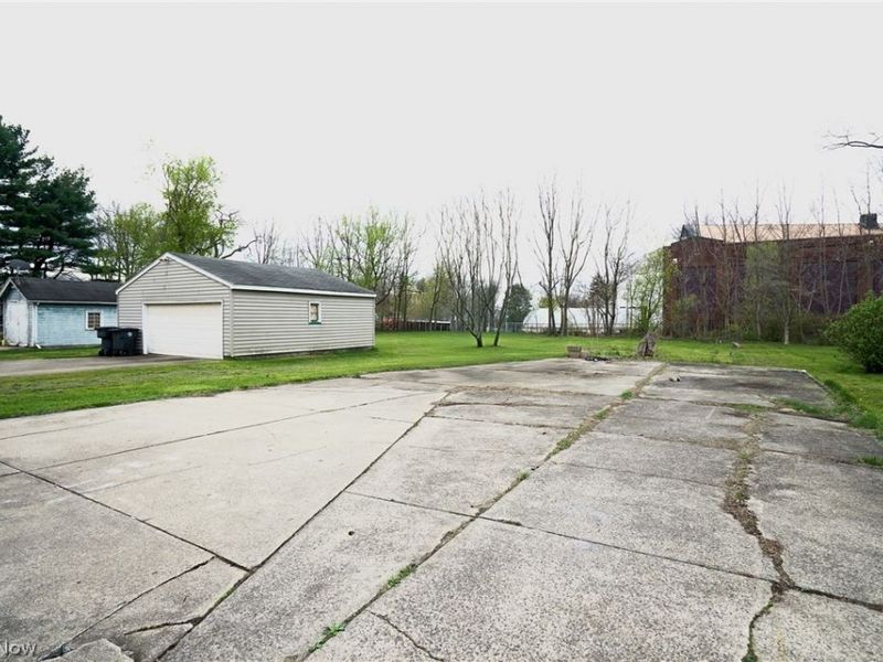 1069 Buena Vista Avenue NE, Warren, OH 44483 Photo 21