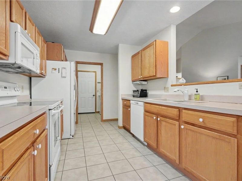 3060 Somerset Drive, Akron, OH 44312 Photo 14