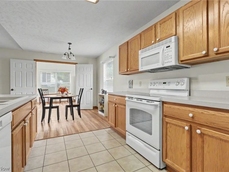 3060 Somerset Drive, Akron, OH 44312 Photo 16