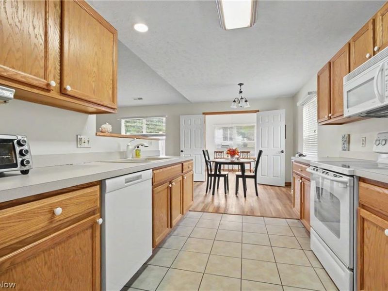 3060 Somerset Drive, Akron, OH 44312 Photo 17