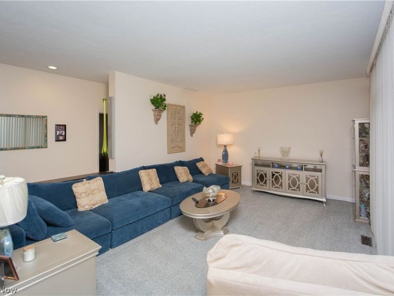 635 Glen Eden Court, Aurora, OH 44202 Photo 4