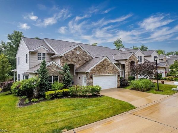 138 Stonecreek Drive, Mayfield Heights, OH 44143