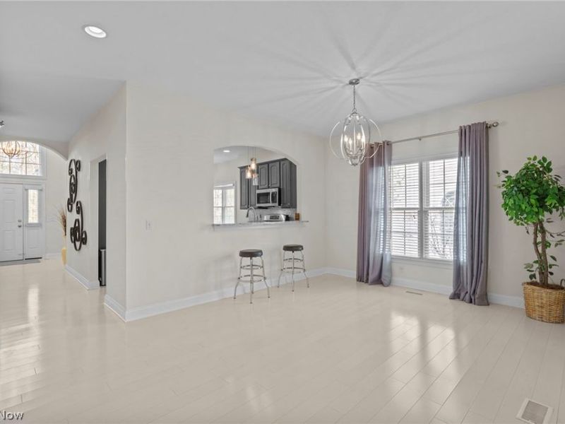 138 Stonecreek Drive, Mayfield Heights, OH 44143 Photo 10