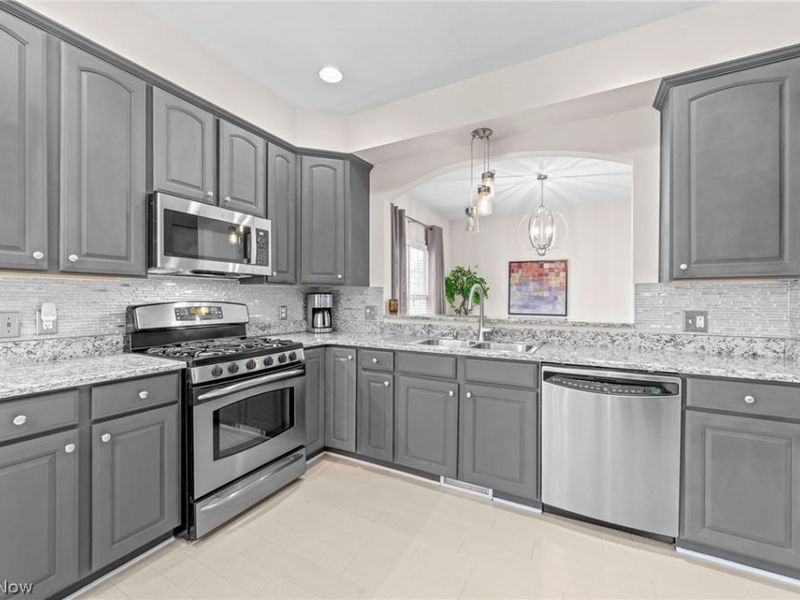 138 Stonecreek Drive, Mayfield Heights, OH 44143 Photo 11