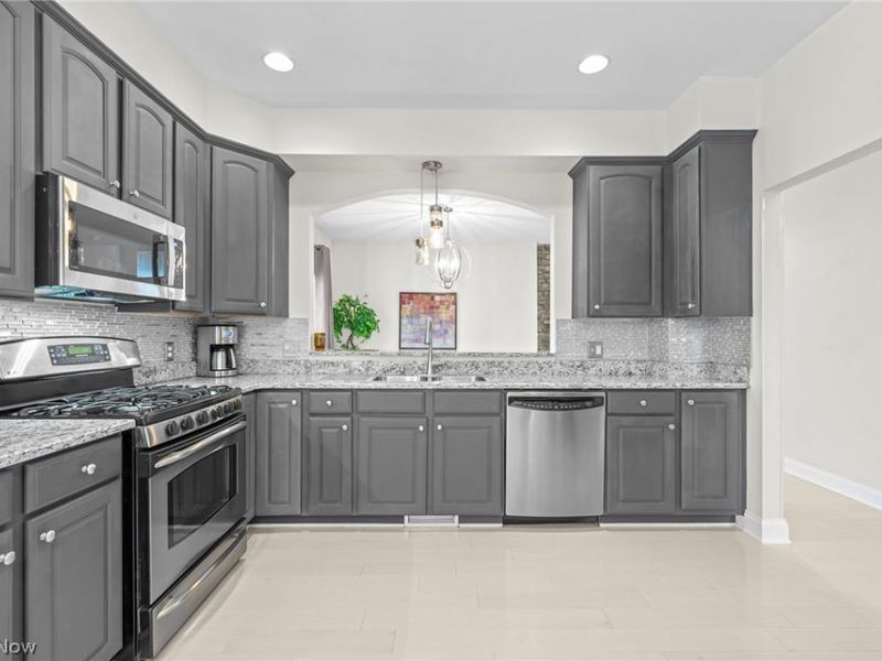 138 Stonecreek Drive, Mayfield Heights, OH 44143 Photo 12