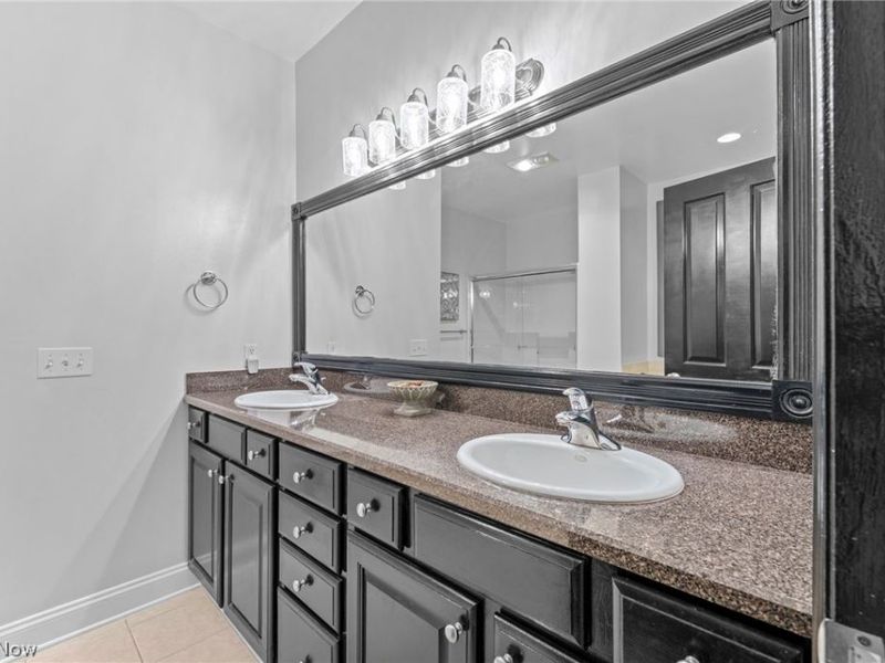 138 Stonecreek Drive, Mayfield Heights, OH 44143 Photo 18