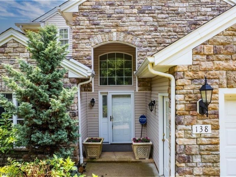 138 Stonecreek Drive, Mayfield Heights, OH 44143 Photo 2