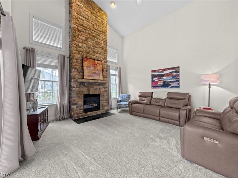 138 Stonecreek Drive, Mayfield Heights, OH 44143 Photo 4