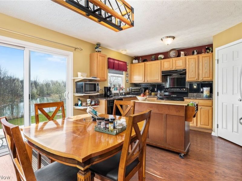 211 Burkdale Court, Wadsworth, OH 44281 Photo 11