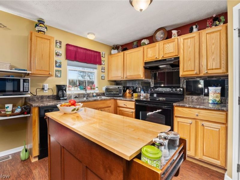 211 Burkdale Court, Wadsworth, OH 44281 Photo 13