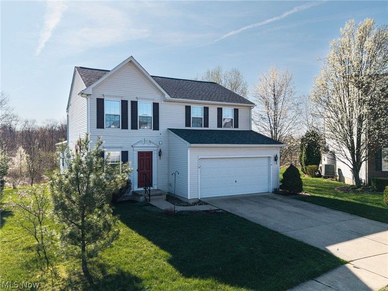 211 Burkdale Court, Wadsworth, OH 44281 Photo 2