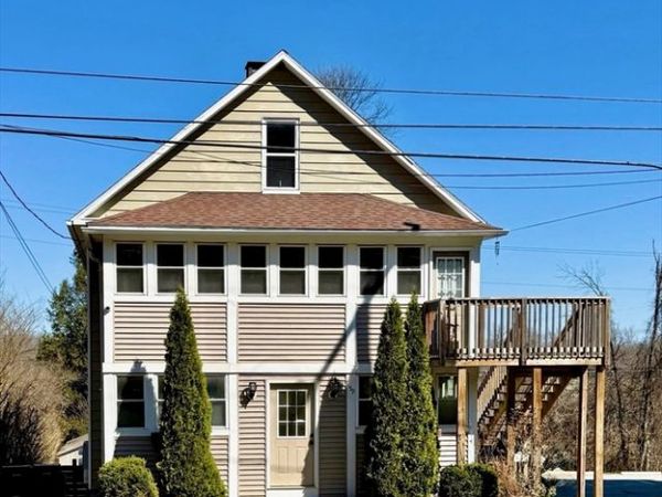59 East St, Easthampton, MA 01027