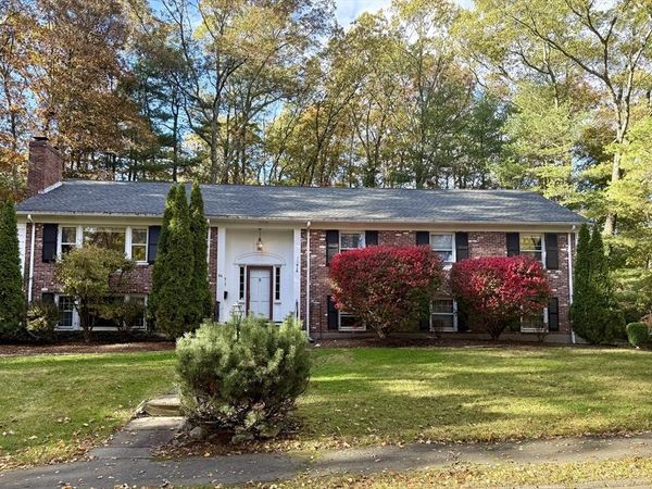 84 Cleveland Rd, Wellesley, MA 02482
