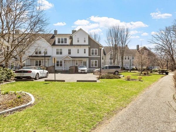 7 Lark Dr, Unit 202, Boston, MA 02126