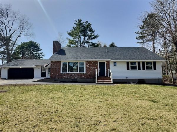 101 Highfields Rd, Abington, MA 02351